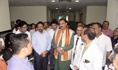 CG ब्रेकिंग: डीन समेत 2 डॉक्टर सस्पेंड, अस्पताल प्रबंधन पर बेहद नाराज हुए स्वास्थ्य मंत्री, दिए ये निर्देश