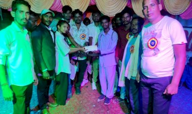 कुंवरपुर सांस्कृतिक कार्यक्रम में मेंड्राकला के रहे विजेता 10,000 के साथ दिया गया ट्राफी।