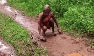 शर्मनाक वृद्धा पेंशन लेने घर से पंचायत कार्यालय दो किलोमीटर घुटनों के बल चलकर पहुंची बुजुर्ग महिला सोशल मीडिया में वीडियो हो रहा वाइरल पढ़े पूरी ख़बर