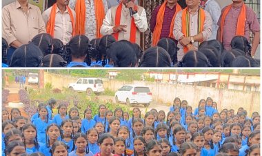 बस्तर सांसद महेश कश्यप ने आज पंडित दीनदयाल उपाध्याय के जन्म जयंती के अवसर पर बस्तर विधान सभा क्षेत्र बकावंड में स्वास्थ्य केंद्र अस्पताल में विभिन्न विषय पर चर्चा अनुसूचित जनजाति बालिका छात्रावास में समस्या को जल्द कराने के आश्वासन दिया गया...