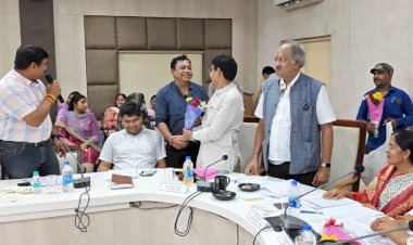 जिला पंचायत  के सामान्य सभा मे पहुचे संसद मंत्री विधायक