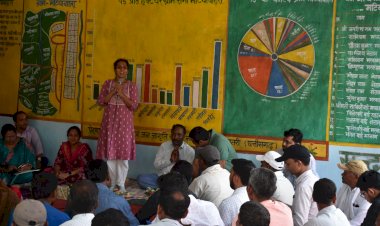 वनांचल के 337 परिवारों की दशा बदलने में मददगार बना संदर्भ केन्द्र.... कोकून संग्रहित कर 12 लाख रूपये से अधिक आय अर्जित किया...