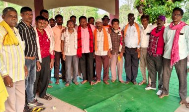 समाजिक एकरुपता एवं सामाजिक नियमावली को लेकर झरिया गंधर्व समाज का मगरलोड में हुआ जिला स्तरीय बैठक...जिला महासचिव वासुदेव मरकाम ने दी वार्षिक आय ब्यय की विस्तृत जानकारी...