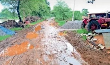 मस्तूरी क्षेत्र में रोड़ कि समस्या चरम पर ग्रामीण जनप्रतिनिधियों पर काम नहीं करा पाने का फोड़ रहें ठीकरा अगले चुनाव में समझने कि कर रहें बात जयरामनगर क्रॉसिंग से लेकर सोन तक सड़क की खस्ता हाल पढ़े पूरी ख़बर