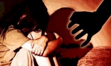 CG - शिक्षा का मंदिर फिर हुआ शर्मसार : लैब टेक्नीशियन की घिनौनी करतूत, छात्राओं के साथ स्कूल के कमरे में बंद कर करता था अश्लील हरकतें, कलेक्टर के निर्देश पर DEO ने गठित की जांच टीम.....