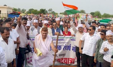 CG - शिक्षकों के दूसरे सबसे बड़े आंदोलन का आगाज : शिक्षकों ने दी उग्र आंदोलन की चेतावनी, मुख्यमंत्री के नाम तहसीलदार को सौंपा ज्ञापन, बोले - मांगें नहीं मानी तो.....