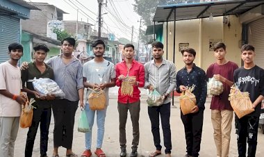 CG - गुढ़ियारी : युवाओं ने झुग्गी झोपड़ियां में घर घर वितरण किया दिया दी शुभकामनायें...