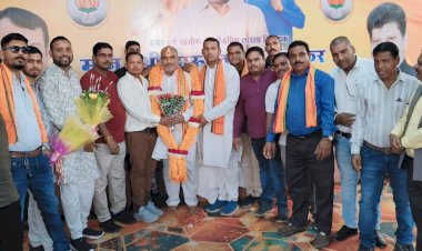 ब्रेकिंग न्यूज़: दुर्ग ग्रामीण के लोकप्रिय विधायक ललित चंद्राकर को जन्मदिन पर बधाई देने उमड़ा जनसैलाब..... सैकड़ों भाजपा कार्यकर्ता हुए शामिल.......