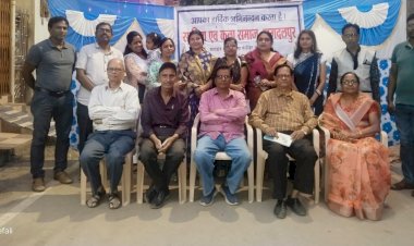 साहित्यकारों का दीपावली मिलन...