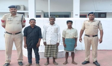 CG - पिता समेत 2 पुत्र गिरफ्तार : अंधे कत्ल का खुलासा, पुरानी रंजिश के चलते युवक को उतारा मौत के घाट, 48 घंटे के भीतर पिता समेत दो पुत्रों को पुलिस ने किया गिरफ्तार…..