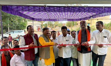 सांसद संतोष पांडेय ने ग्राम नेऊरगांव में मंच व बैजलपुर में भवन का किया लोकार्पण।