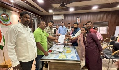 CG - सुशील मौर्य ने कहा कि महापौर के भ्रष्टाचार की दिनो दिन बढ़ती जा रही परतें, शहर का विकास सिर्फ कागजों में तब्दील, शहर जिला कॉंग्रेस कमेटी ने महापौर द्वारा लगातार किए जा रहे भ्रष्टाचार की जांच मांग को लेकर पुलिस अधीक्षक को सौंपा ज्ञापन...