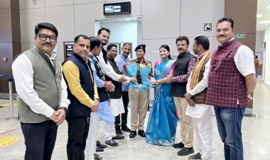 CG - जगदलपुर पर स्थित मां दंतेश्वरी एयरपोर्ट में छत्तीसगढ़ पुलिस की पहली महिला सर्टिफाइड स्कैनर  विजेंद्री ठाकुर को राष्ट्रपति पुरस्कार मिलने पर भाजपा पदाधिकारियों ने किया सम्मान...