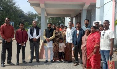 CG - प्रवीर वार्ड में 20 से 25 परिवारों को घर खाली करने का आया नोटिस : कॉंग्रेस बोले पुलिया निर्माण का पुनः सर्वे कराकर छतिग्रस्त होने वाले घर को बचाने व मुवावजा देने की रखी मांग‌, उच्च स्तरीय पुलिया निर्माण को लेकर बस्तर कलेक्टर को  सौंपा ज्ञापन...
