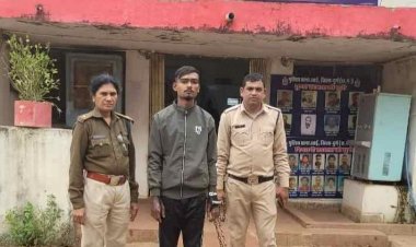 CG - घोर कलयुग : मां ने शराब पीने पैसे नहीं दिए तो अपने ही घर को बेटे ने किया आग के हवाले, जब नशा उतरा तो सीधे पहुंचा जेल, घर का सारा सामान जलकर खाक......