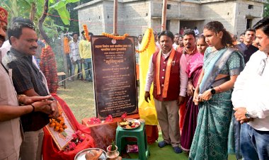 CG - बस्तर सांसद ने कांग्रेस के गढ़ में विकास कार्यो का किया भूमिपूजन : 40 लाख रु से अधिक 5 विकास कार्यो का किया भूमिपूजन...