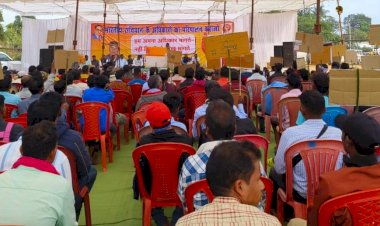 छत्तीसगढ़ युवा मंच नें मसीही मानने वालों के संवैधानिक अधिकारो के हनन पर व कब्रिस्तान कि मांग को लेकर कोंडागांव के डी. एन. के. मैदान मे हजारो कि संख्या मे उपस्थित होकर किये गांधी वादी तरीके से धरना प्रदर्शन दिए महामहिम.राज्यपाल छत्तीसगढ़ के नाम ज्ञापन - नरेन्द्र भवानी /छ. यु. मंच चीफ