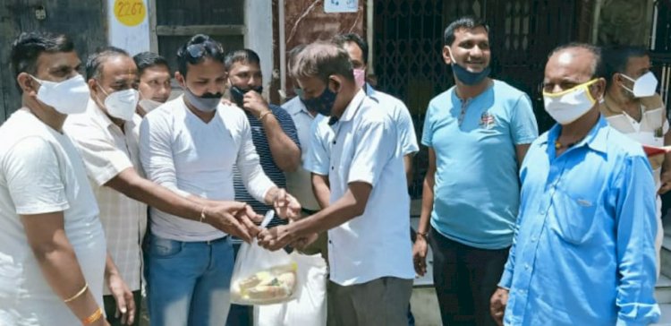 टैक्सटाइल स्पेयर पार्ट्स एसोसिएशन भीलवाड़ा द्वारा 51 राशन किट वितरण
