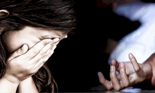 CG ब्रेकिंग: सगी बेटी से रेप: नशेड़ी पिता अपनी बेटी से ढाई साल तक करता रहा दुष्कर्म.... बेटी ने मां को बताई बात... दरिंदगी से परेशान मां-बेटी पहुंची थाने... आरोपी पिता गिरफ्तार......