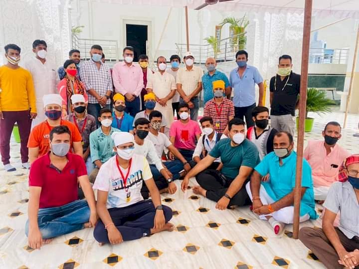 एसपी शर्मा एवं उघमी छाबड़ा ने किया भोजनशाला का अवलोकन,कोई भूखा ना सोए मुहिम की सराहना की