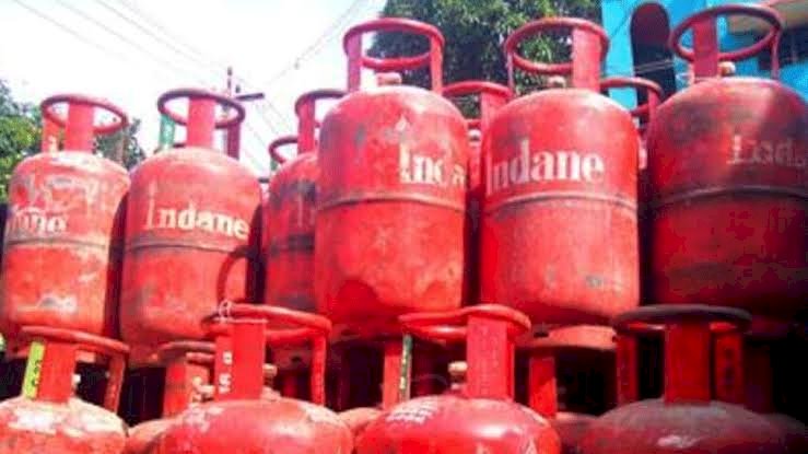 खुशखबरी !मुफ्त LPG गैस कनेक्शन देने जा रही केंद्र सरकार…..इस तारीख से हो सकती है शुरुआत, जानिए किन लोगों को मिलेगा इसका फायदा….