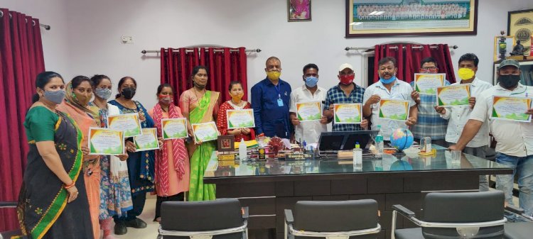 कोरोना काल में जनसेवा के लिए विधायक एवं संसदीय सचिव रेखचंद जैन ने पार्षदों को प्रमाणपत्र देकर किया सम्मानित
