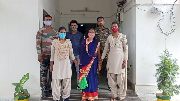 बिग CG न्यूज: शिक्षा विभाग की महिला कर्मचारी गिरफ्तार.... शातिर तरीके से कइयों को अपने जाल में फंसाया.... शातिर महिला के कारनामे जान उड़ जाएंगे होश.....