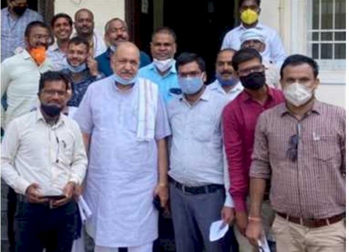 साजा ब्लाक शिक्षक संघ ने मांगों को लेकर कृषि मंत्री चौबे को सौंपा ज्ञापन