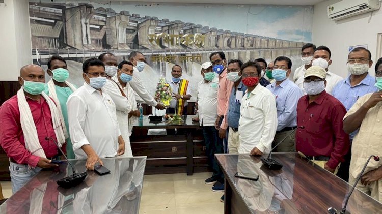 आदिवासी समाज के द्वारा धमतरी कलेक्टर पी एस एल्मा का किया स्वागत...!