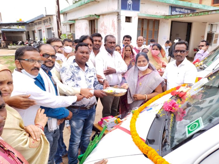 कोरोना संक्रमण काल में आम नागरिकों को स्वास्थ्य सुविधाएं उपलब्ध कराने जनपद पंचायत कुरूद द्वारा सिविल अस्पताल कुरूद एवं सामुदायिक स्वास्थ्य केंद्र भखारा को एक-एक एंबुलेंस प्रदान किया...!