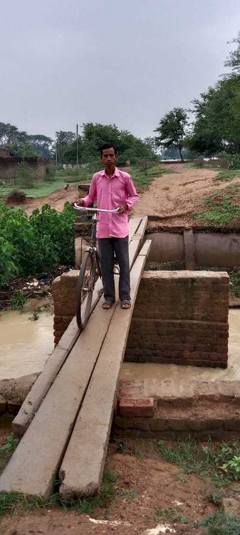 मस्तूरी जनपद पंचायत के अंतर्गत आने वाले ग्राम पंचायत सोन में क्षतिग्रस्त हो चुके पुलिया से ग्रामीणों को जोखिम उठाकर पड़ता है आना जाना किसी बड़ी घटना को कर रही आमंत्रित पढ़े पूरी खबर