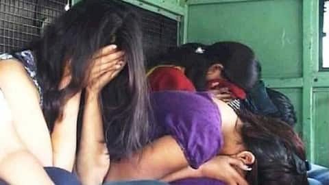 बड़े सेक्स रैकेट का भंडाफोड़: ब्यूटी पार्लर में चल रहा था SEX रैकेट.... रंगरलियां मना रहे कई युवक- युवतियां पकड़ाए.... नजारा देख पुलिस भी रह गई दंग....