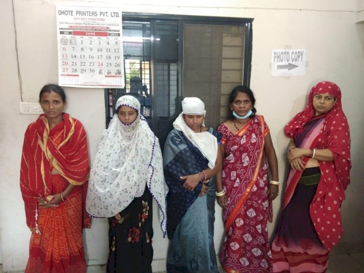 5 महिला गिरफ्तार CG ब्रेकिंग: सस्ता सोना दिलाने के नाम पर लाखों की ठगी.... 35 लाख से अधिक की राशि की गबन.... फिर हुआ ये.... 5 महिला आरोपी गिरफ्तार.....