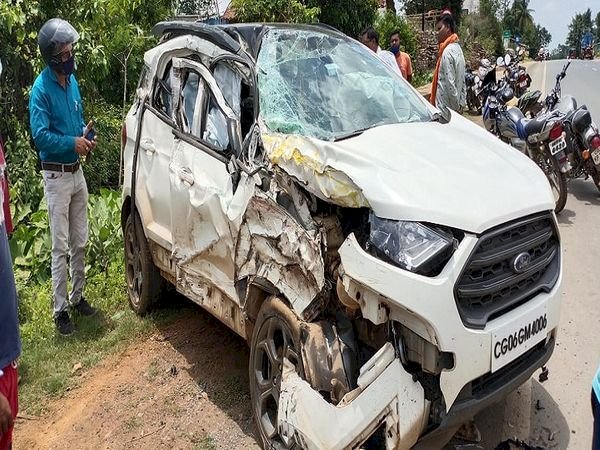 CG सड़क हादसा ब्रेकिंग: तेज रफ्तार टिप्पर और कार की जबरदस्त भिड़ंत.... नगर पालिका CMO गंभीर रूप से घायल.... अस्पताल में कराया गया भर्ती.... हादसा इतना जबरदस्त था की.....