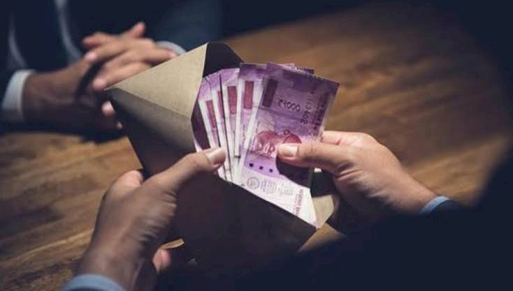 मंत्री का दावा: 'हर जगह पटवारी और तहसीलदार लेता है घूस'..... उद्योग मंत्री का विवादित बयान.... देश में कोई ईमानदार तहसीलदार नहीं, जो हैं वो भी रिश्वत लेते हैं.......