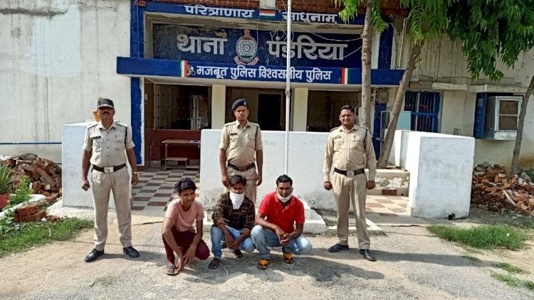 नवकार पेट्रोल पंप में पेट्रोल पंप मशीन को छेड़छाड़ कर चोरी करने का प्रयास। सीसीटीवी फुटेज के आधार पर आरोपीयों का शिनाख्त कर महज चार घंटे में किया गिरफ्तार।