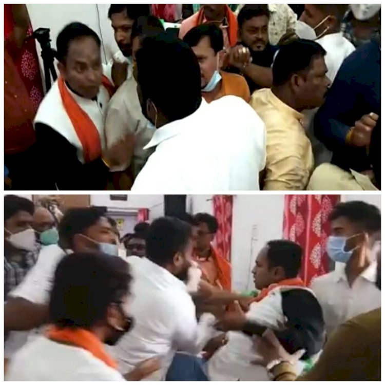 निगम में हंगामा CG VIDEO बड़ी खबर: भाजपा-कांग्रेस पार्षदों में जमकर धक्का-मुक्की.... एक दूसरे को टेबल पर गिराया.... नगर निगम में आपस में भिड़े पार्षद.... फिर हुआ ये.... देखें VIDEO.....