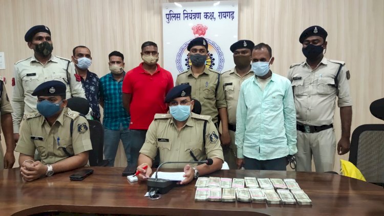 बिग CG न्यूज: चपरासी ने कर दिया 8 लाख का फ्रॉड.... किसानों को डेबिट कार्ड देने की जगह, खुद ही रजिस्टर में एंट्री कर एक्टिवेट किए.... फिर ATM से निकाले रुपए.... और फिर हुआ ये.... चपरासी गिरफ्तार.....