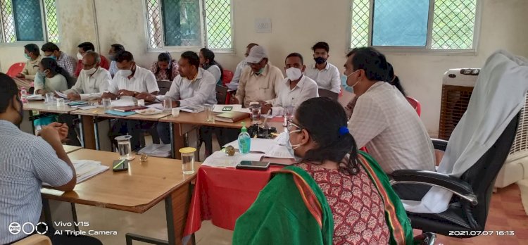 कलेक्टर ने कवर्धा तहसील कार्यालय का किया औचक निरीक्षण