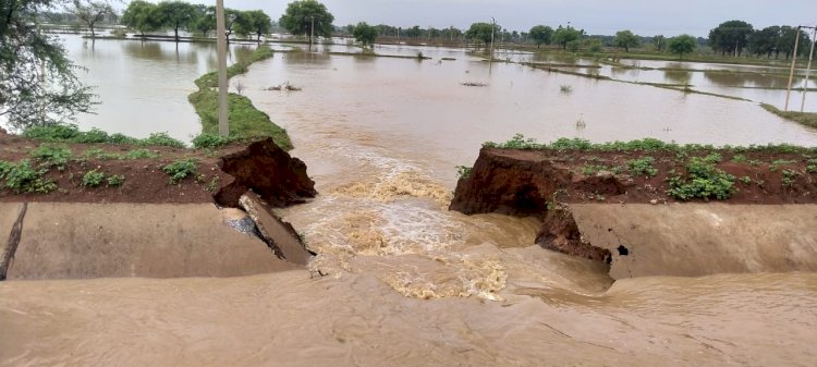 गुणवत्ताहीन :जलसंसाधन मंत्री के गृह क्षेत्र केवतरा में नहर फूटने से सैकड़ो एकड़ फसल बर्बाद, गुणवत्ताहीन लाइनिंग निर्माण की सजा किसानों को,बेमेतरा जिले के साजा विधानसभा क्षेत्र का मामला...देखे विडियो
