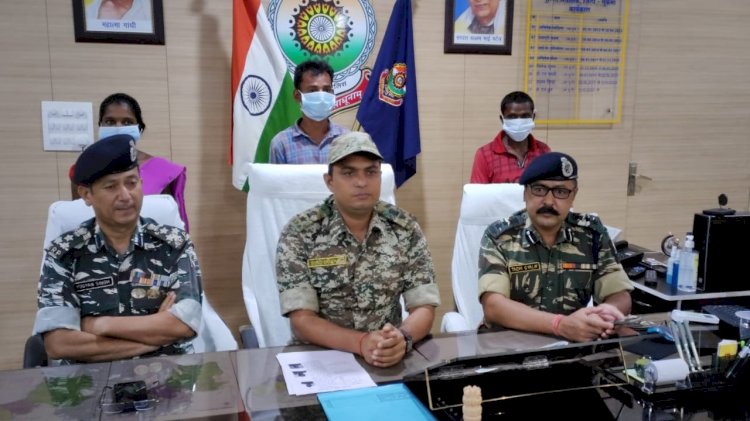 प्रभार संभालते ही नवपदस्थ सुकमा एसपी को मिली बड़ी सफलता... 01 लाख की ईनामी महिला सहित 03 नक्सलियों ने किया आत्मसमर्पण