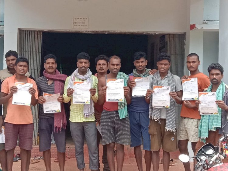 बोराई क्षेत्र में वेक्सीनेशन को लेकर युवा आए सामने...स्वास्थ्य कर्मियों के साथ जनप्रतिनिधियों ने लोगों को किया जागरूक