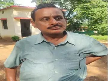 अफसर गिरफ्तार CG बड़ी खबर: अधिकारी ने महिला टीचर को भेजी अश्लील फोटो की पूरी एल्बम.... धमकी देकर लेडी टीचर से की गंदी बातें..... शिक्षा विभाग की छवि तार-तार.... आरोपी गिरफ्तार.... हरकतें जान उड़ जाएंगे होश.....