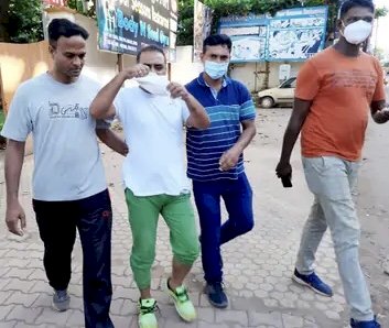 CG में गैंगस्टर गिरफ़्तार :-एक्शन मोड पर आए SP ,गैंगस्टर विनोद बिहारी के बाद संजय बिहारी भी गिरफ्तार ,35 मामले हैं दर्ज ,होटल-बार करता था संचालन,पढ़िये पूरा मामला….