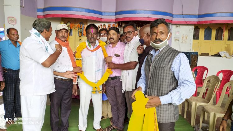 छत्तीसगढ़ माटी कला बोर्ड के नवनियुक्त अध्यक्ष बालम चक्रधारी एवं सदस्य कृष्णा चक्रधारी के नियुक्ति पर कुंभकार समाज जिला धमतरी की ओर से भव्य स्वागत अभिनंदन किया गया...