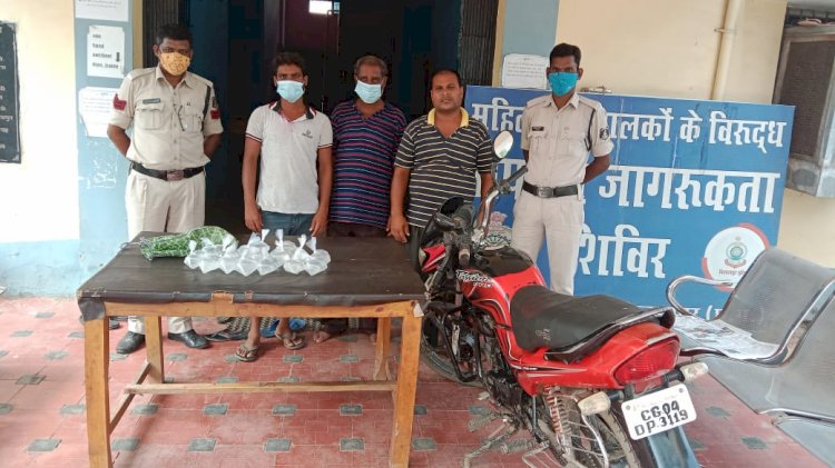 मस्तुरी पुलिस द्वारा अवैध महुआ शराब बेचने वाले 3 कोचियों को महुआ शराब के साथ रंगे हाथ पकड़ा गया आबकारी एक्ट के तहत की गई कार्यवाही तीनो ही ग्राम पेण्ड्री के निवासी