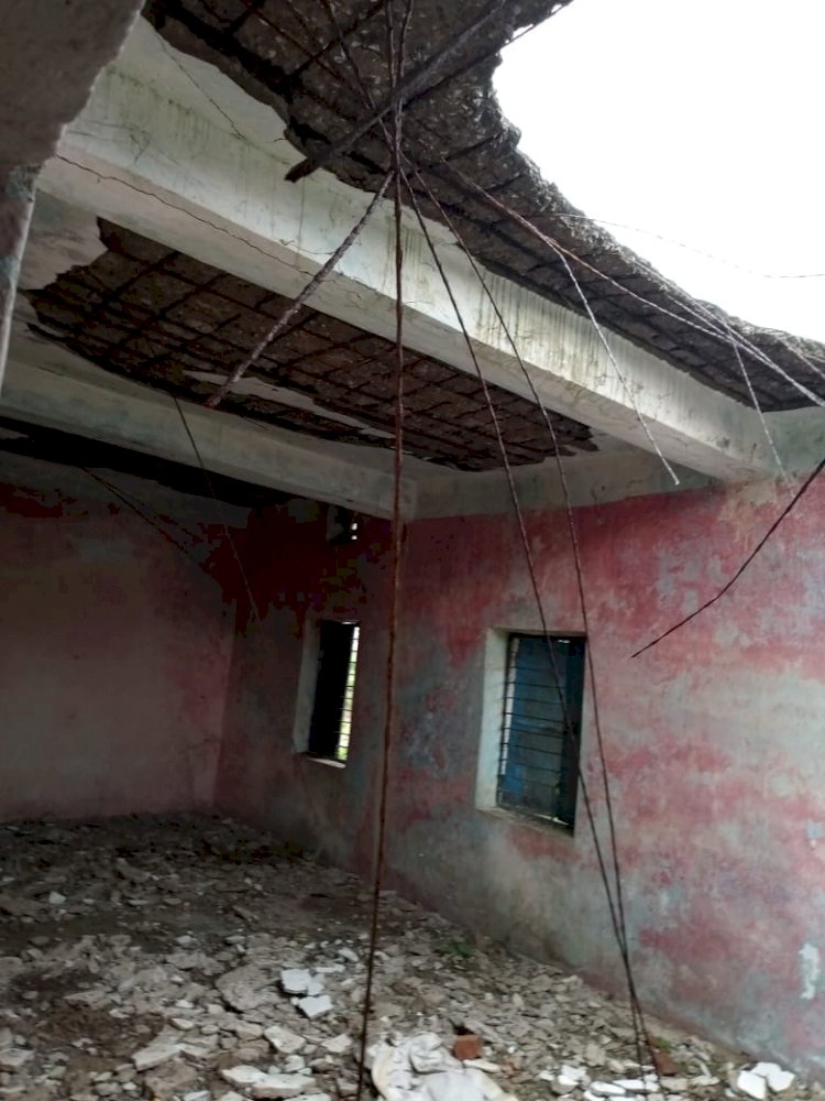 *ग्राम पंचायत जुर का पंचायत भवन जर्जर ...स्कूल से संचालित हो रहा पंचायत*
