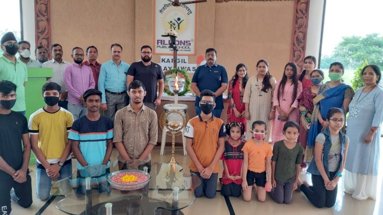 बेमेतरा एलॅन्स परिवार ने विजय दिवस पर शहीद जवानों को दी श्रद्धांजलि