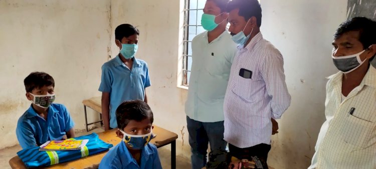किताबों के साथ जुड़कर पढ़ाई में मेहनत करके अच्छी तालीम हासिल करें - माड़वी देवा जनपद उपाध्यक्ष