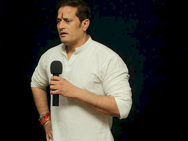 विद्यालय खुलने के पूर्व स्वयं खड़े होकर कक्षाओं को सैनीटाइज करवाएंगे संसदीय सचिव एवं विधायक विकास उपाध्याय.......